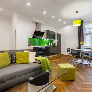 https://dlouh-palace-live-in-one-of-the-best-streets.praguehotelsweb.com