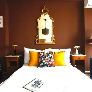 https://wagner-stays-waterfront-river-side-roof-top-apartment-whirlpool.praguehotelsweb.com