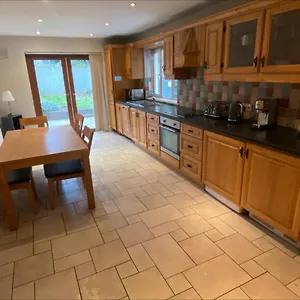 Cosy 4 Bedroom House With Rear Garden Patio Casa vacanze
